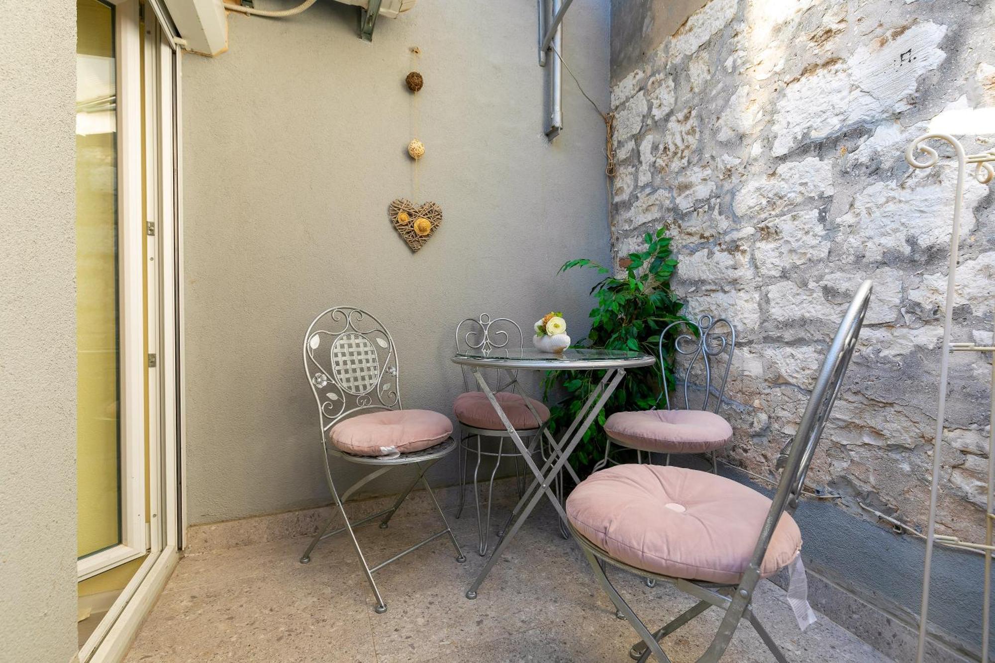Duplex Apartment Camelia In Charming Old Town Rovinj Eksteriør billede